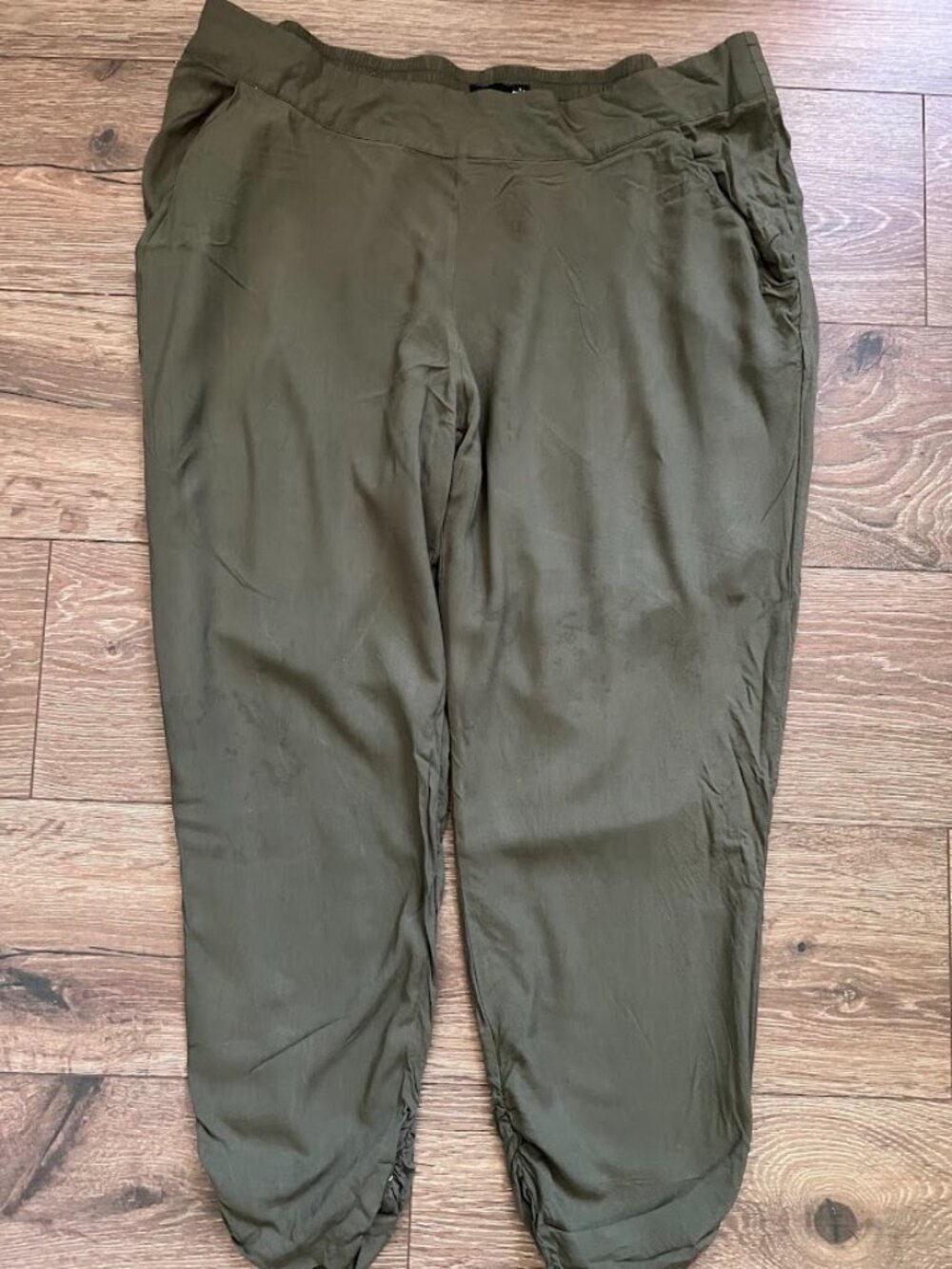 Torrid Olive Green Relaxed Fit Tapered Cuff Cargo Joggers Capri Pants Size 2 XXL